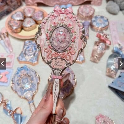 Bộ quà tặng độc quyền siêu đáng yêu đi kèm khi đập hộp