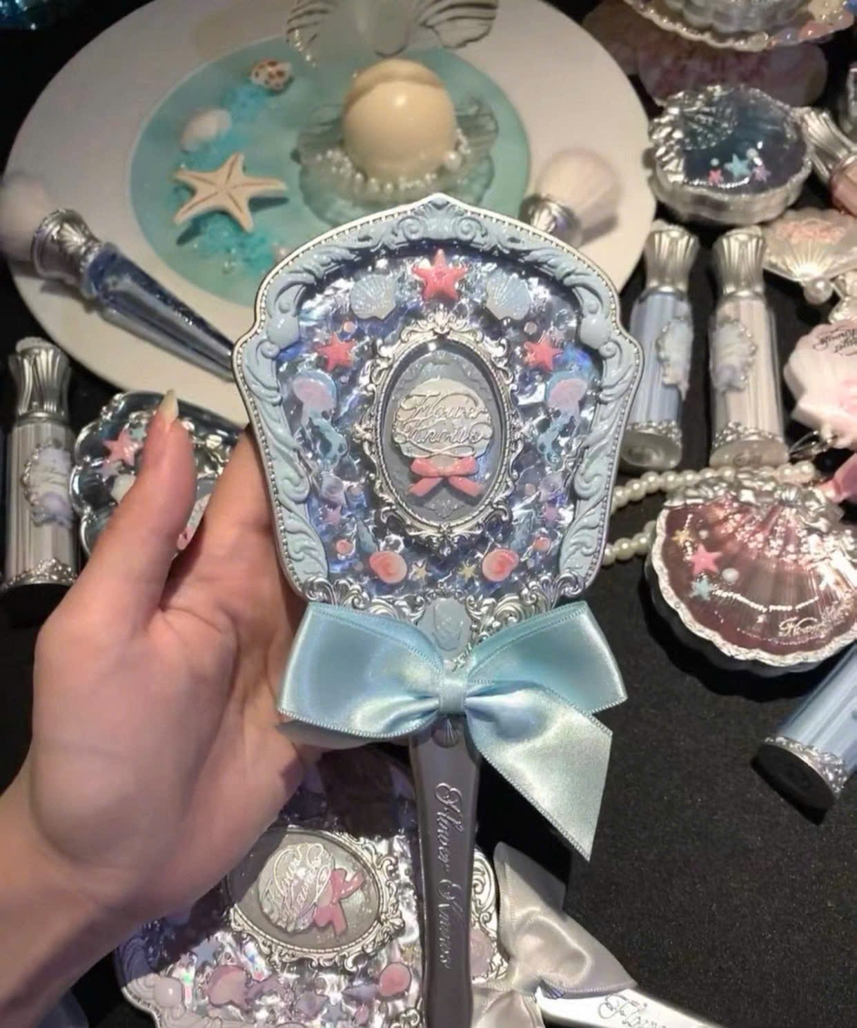 Gương cầm tay vỏ sò ngọc trai Shell’s Jewel Flower Knows - Ảnh 4